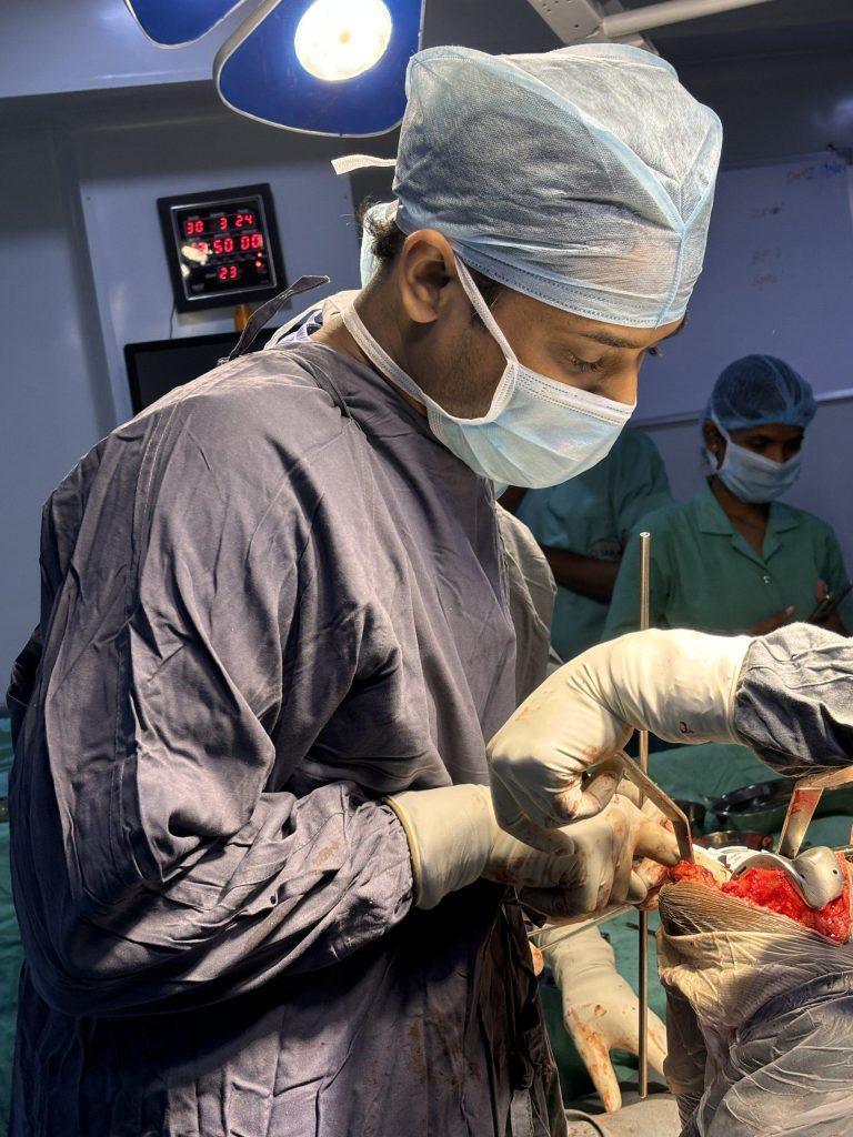 orthopedic doctor near sainikpuri